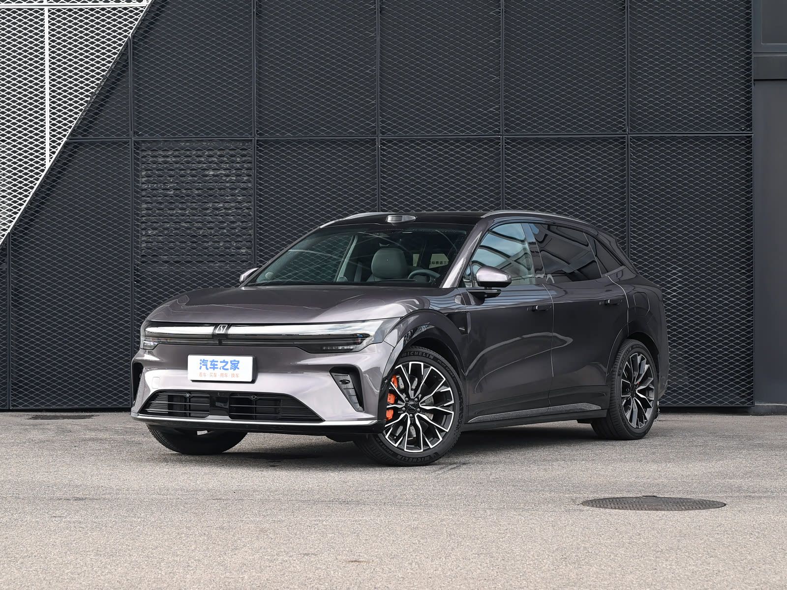2026-103-kwh-ultra-awd-01.jpg