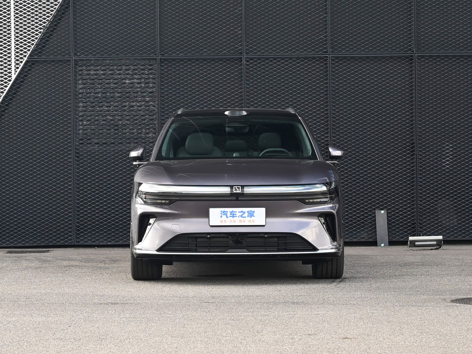 2026-103-kwh-ultra-awd-02.jpg