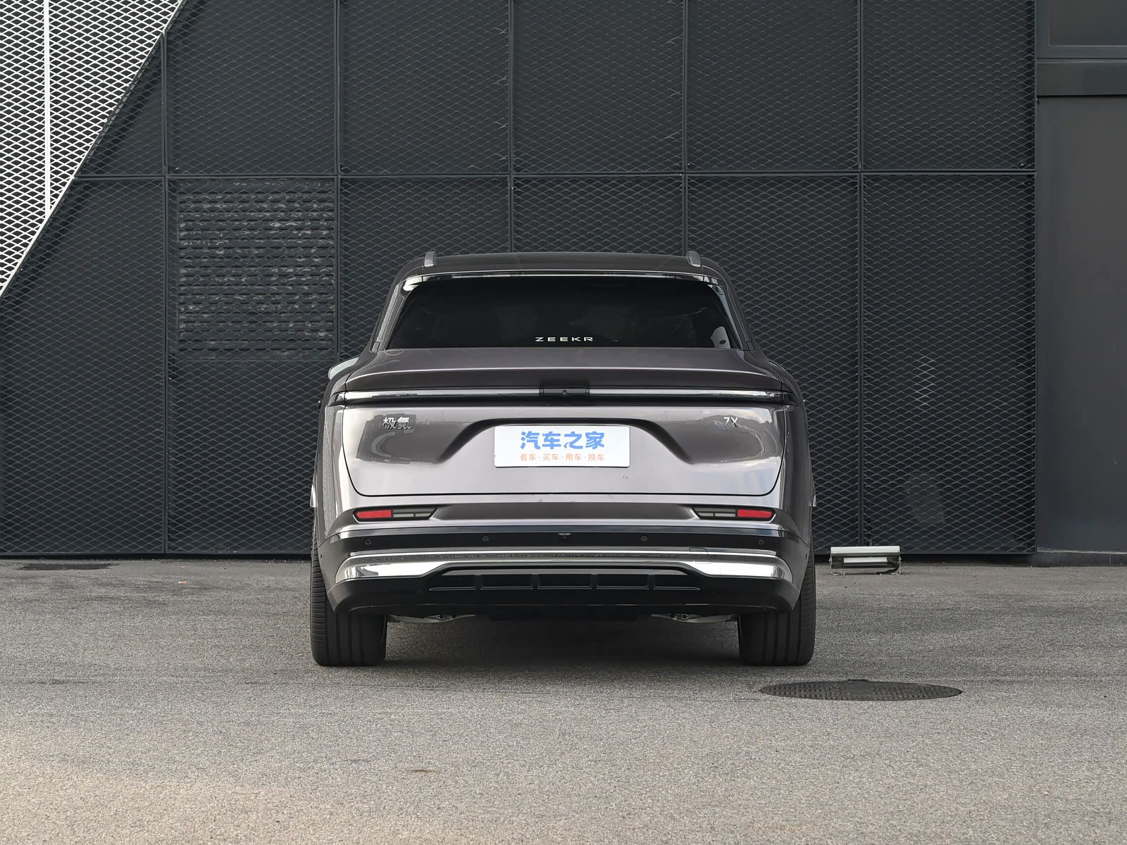 2026-103-kwh-ultra-awd-06.jpg