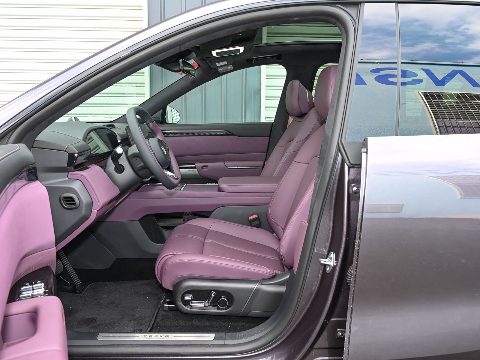 2026-103-kwh-ultra-awd-07.jpg