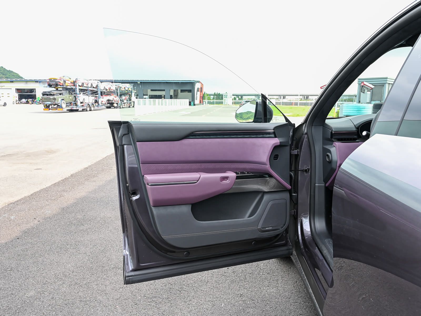2026-103-kwh-ultra-awd-09.jpg