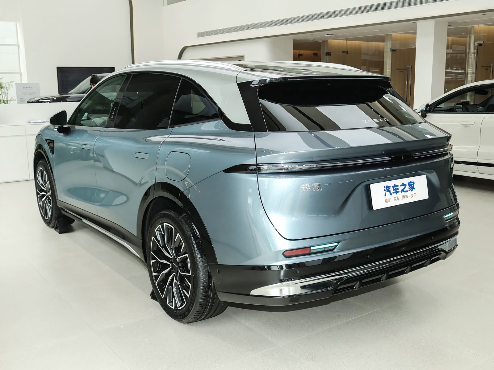 2026-75-kwh-max-rwd-04.jpeg