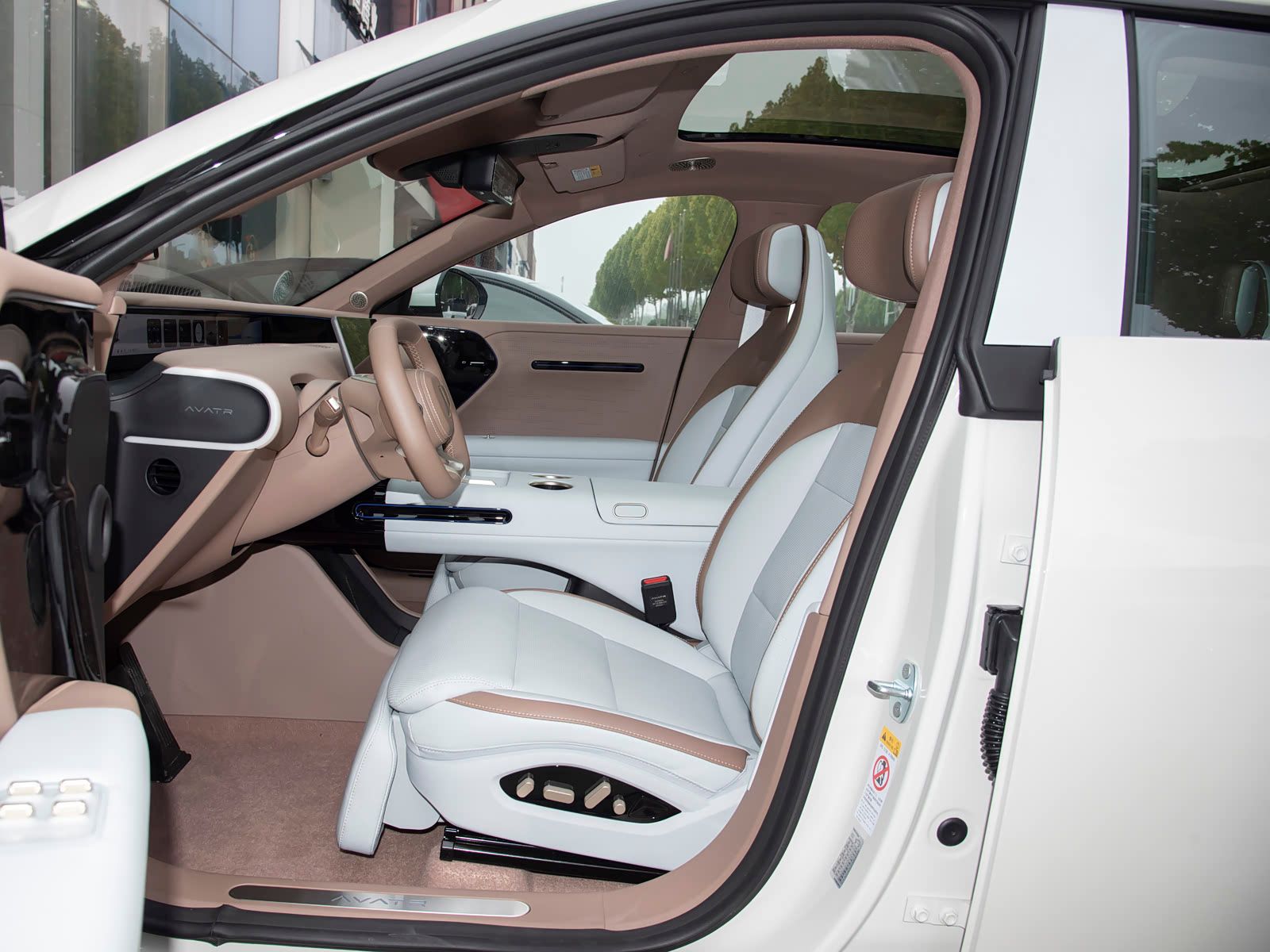 2026-elite-reev-rwd-07.jpg