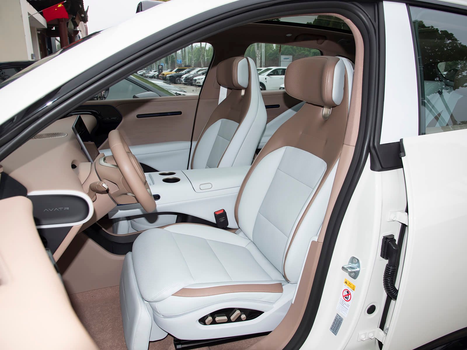 2026-elite-reev-rwd-08.jpg