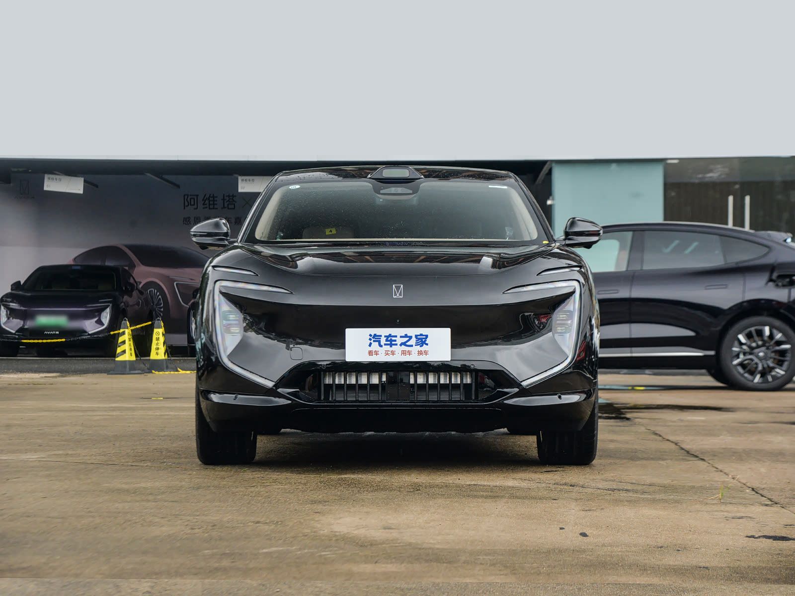 2026-ultra-ev-awd-02.jpg