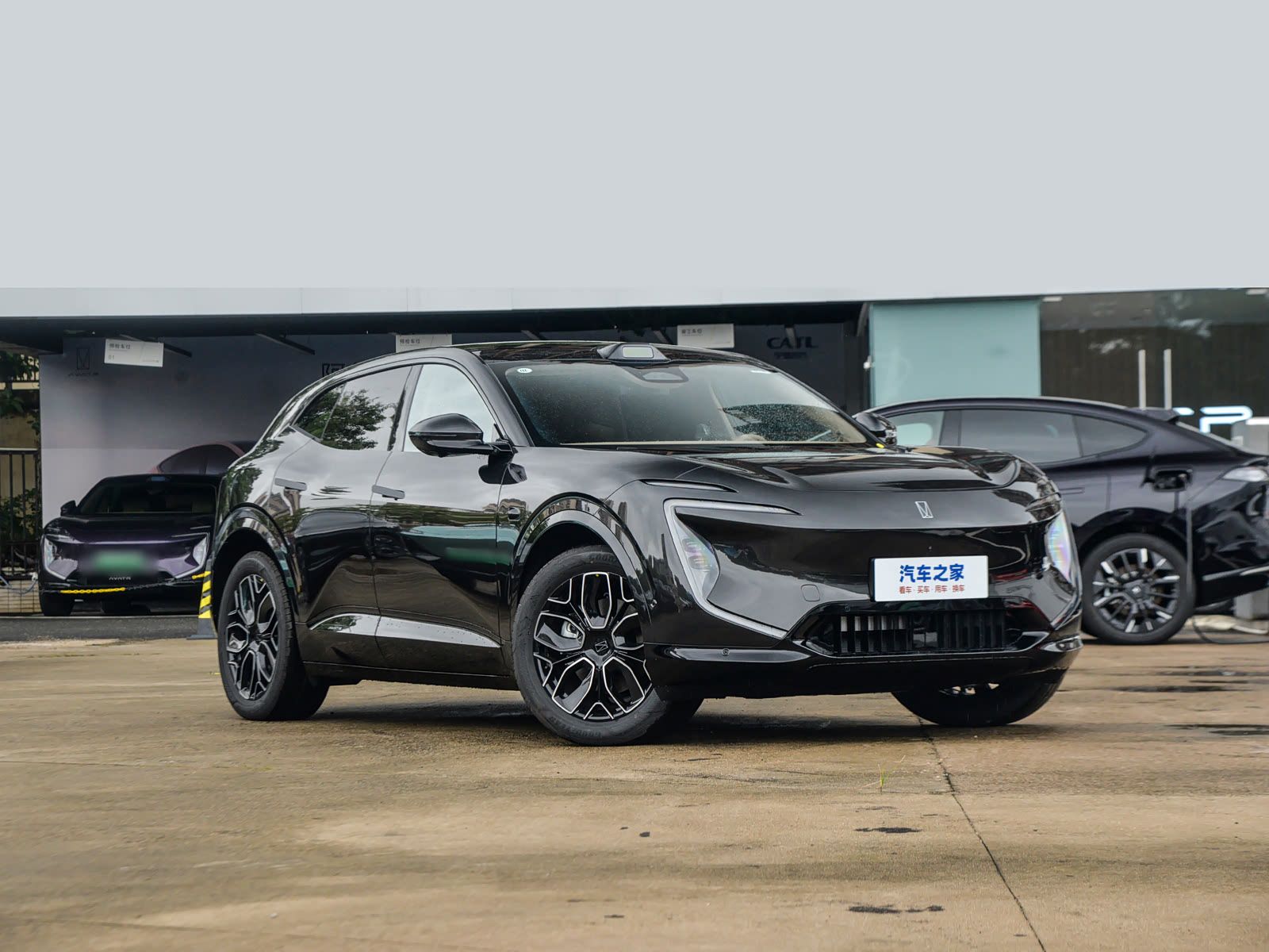 2026-ultra-ev-awd-03.jpg