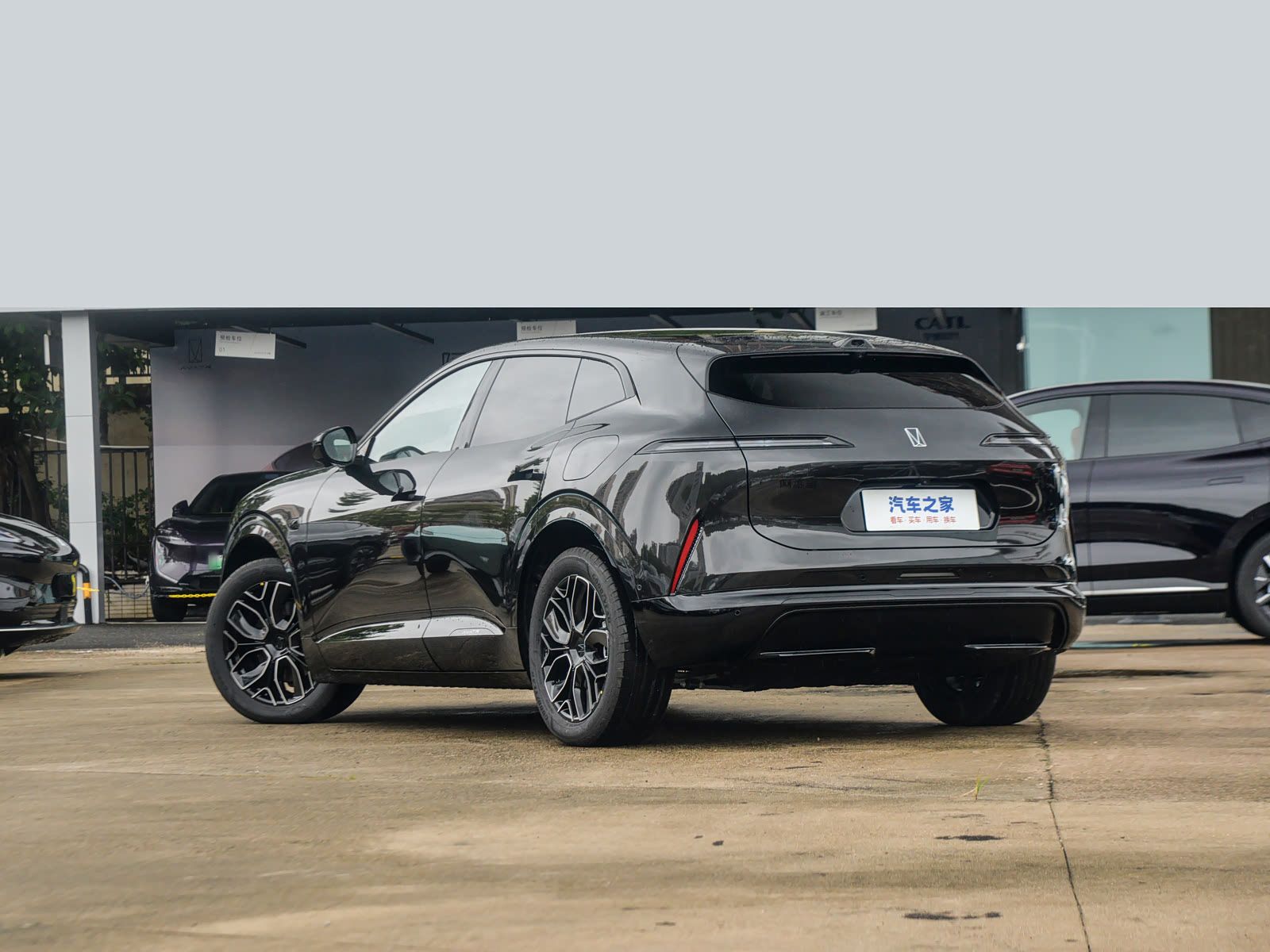 2026-ultra-ev-awd-05.jpg