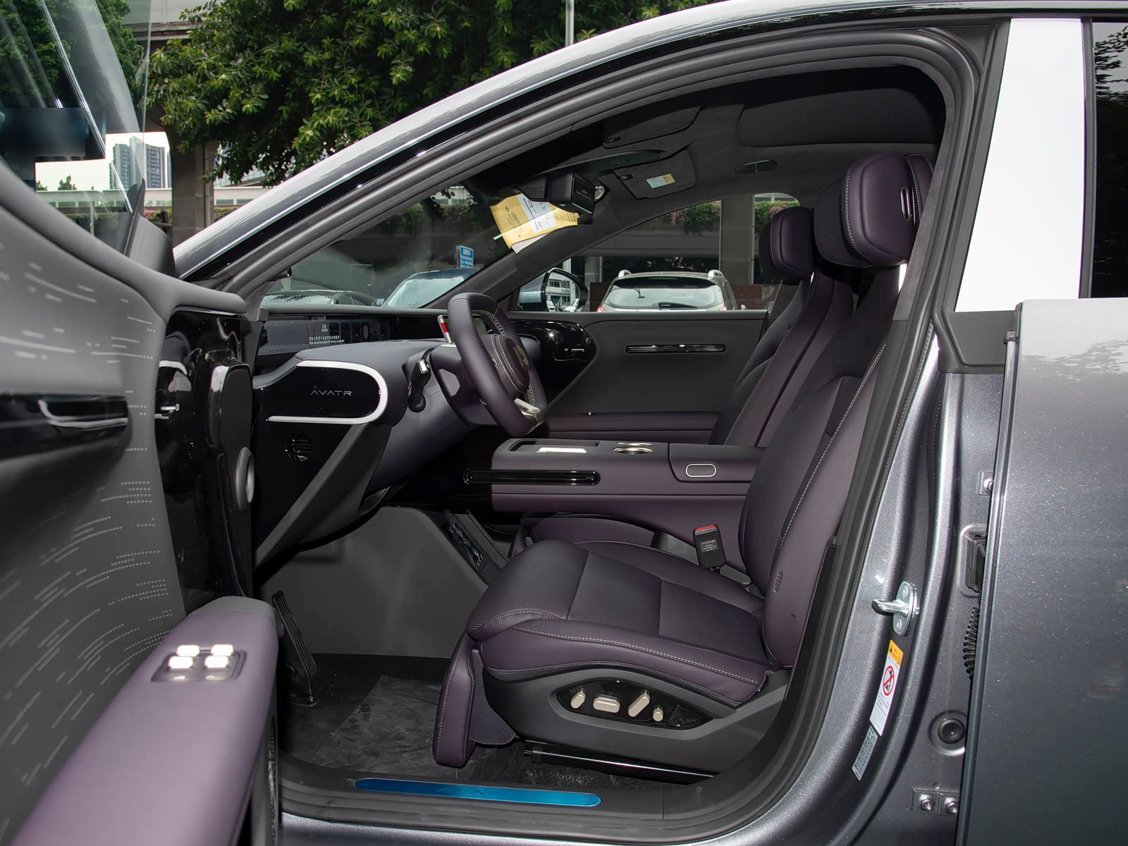 2026-ultra-ev-awd-07.jpg